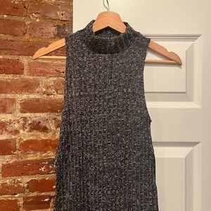 Grey turtleneck tank with slit